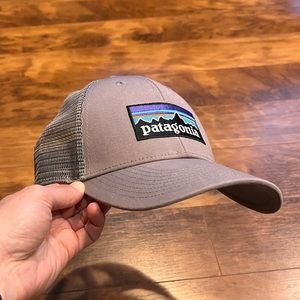 Patagonia P-6 Logo Trucker Hat - Light Grey